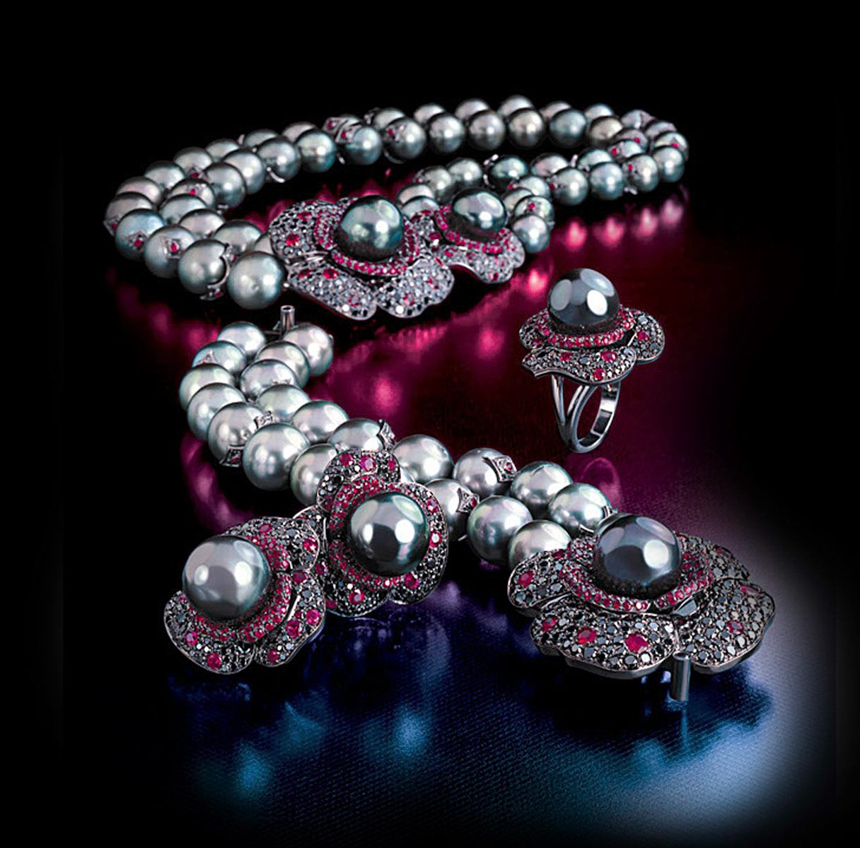 Pearl and diamond set